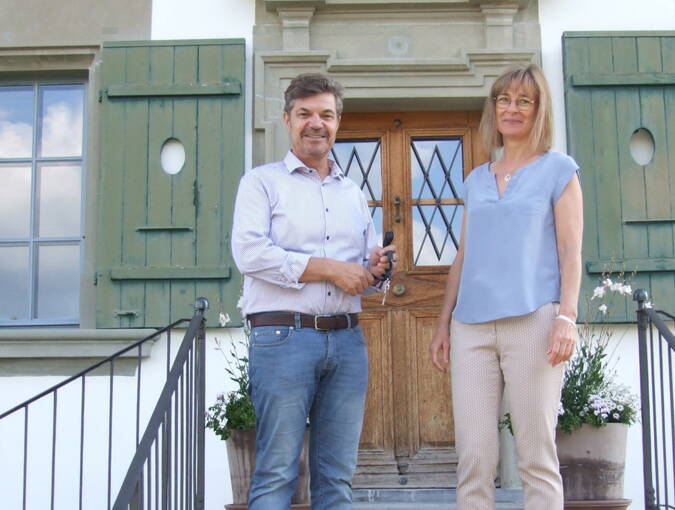 Schlüsselübergabe vor dem Pfarrhaus Schlüsselübergabe vor dem Pfarrhaus