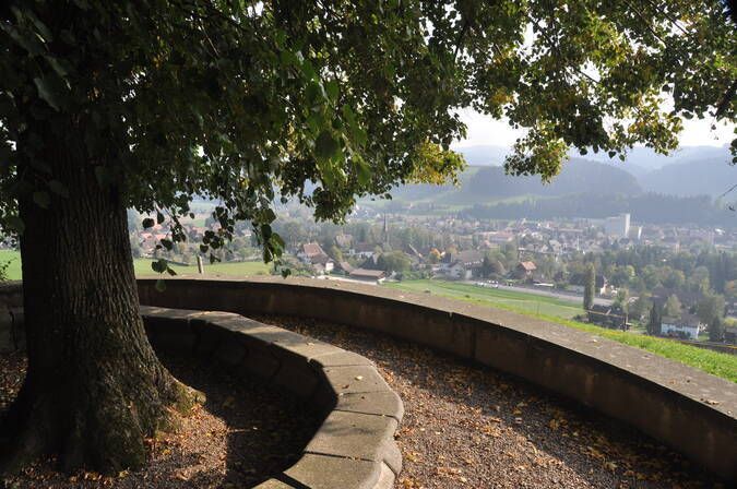 Gotthelf Gedenkstätte mit Blick aufs Dorf