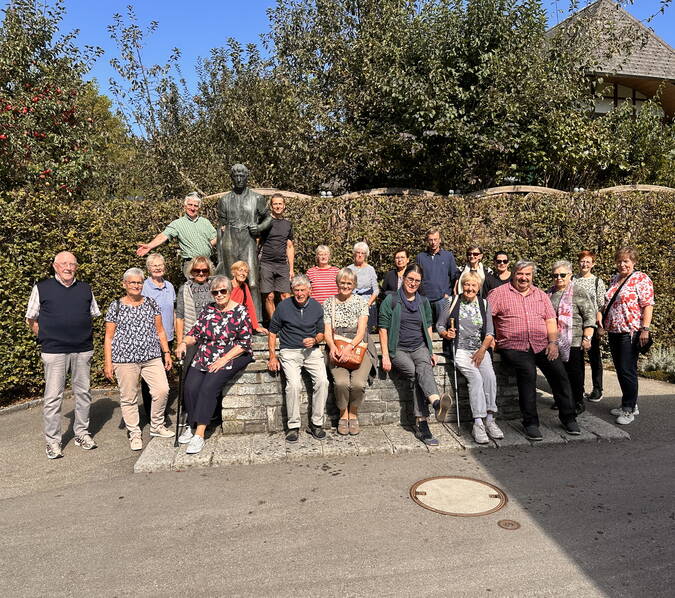 Die Gruppe aus Niederaula beim Gruppenbild mit "Uli der Knecht" Die Gruppe aus Niederaula beim Gruppenbild mit "Uli der Knecht"