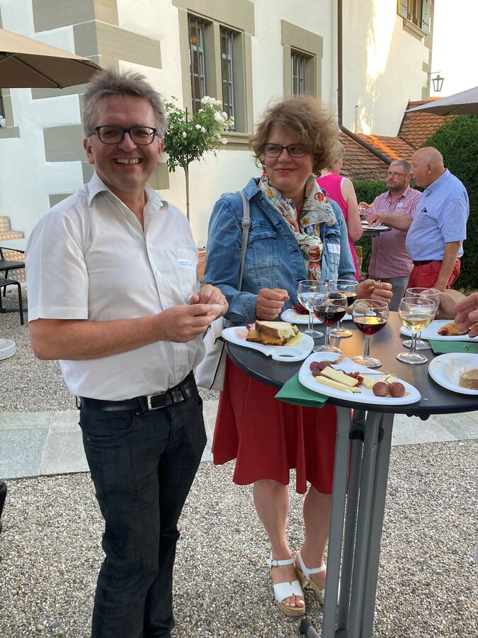 Impressionen vom Apéro: Andreas Schütz und Ruth von Ballmoos