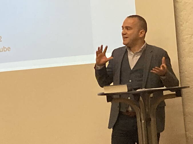 lukas_kuenzler_referiert.jpg lukas_kuenzler_referiert.jpg