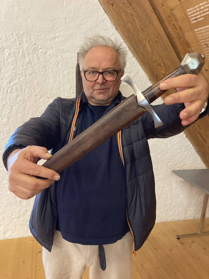 Markus Fischer mit Schwert