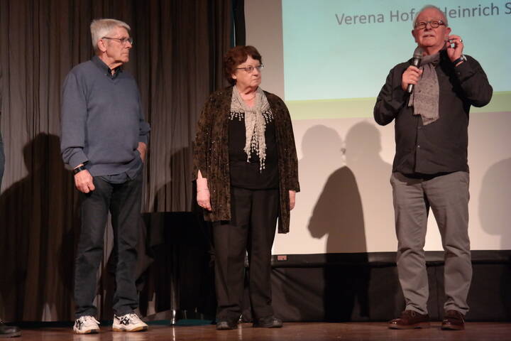 Werner Eichenberger, Verena Hofer und Heinrich Schütz: An der Lützufiir geehrt für ihr 10-jähriges Engagement für Gotthelf und das Gotthelf Zentrum Werner Eichenberger, Verena Hofer und Heinrich Schütz: An der Lützufiir geehrt für ihr 10-jähriges Engagement für Gotthelf und das Gotthelf Zentrum