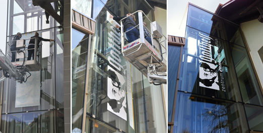 Das Logo des Gotthelf Zentrums: Montage am Liftturm