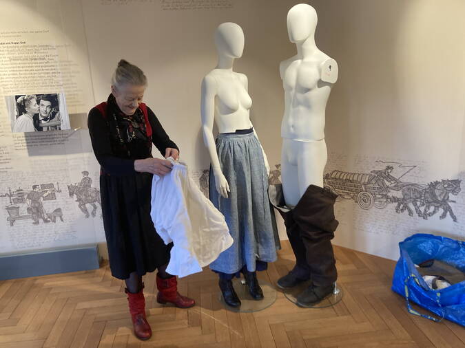 Die Ausstellungspuppen halb nackt... Die Ausstellungspuppen halb nackt...