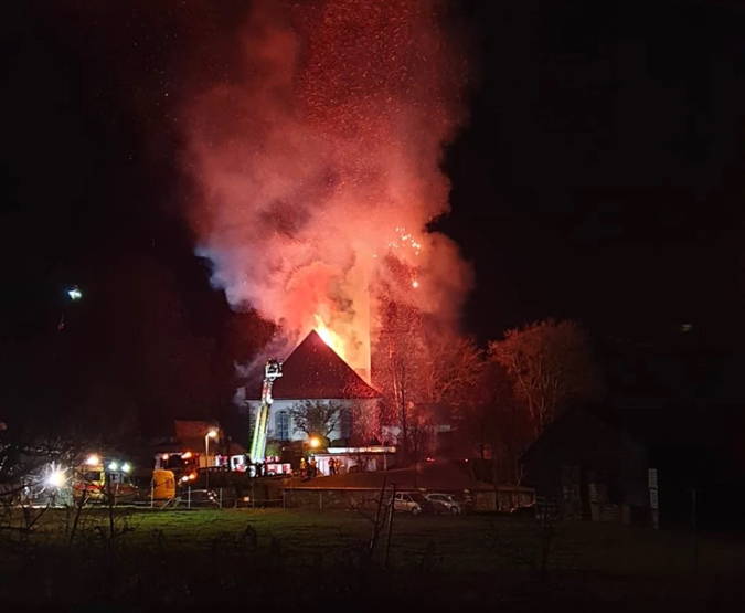 kirche_herzogenbuchsee_in_brand.jpg kirche_herzogenbuchsee_in_brand.jpg