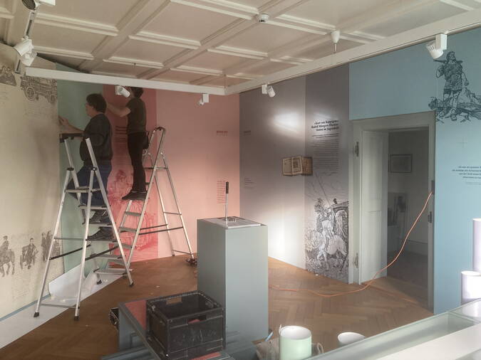 Felix und Céline Joss montieren die neuen Hintergründe für die kommende Sonderausstellung Felix und Céline Joss montieren die neuen Hintergründe für die kommende Sonderausstellung